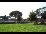 06977 ostia - regio i - forum - blick ri basilica (i,xi,5) - ri westen - re - sacello dei lares augusti.jpg